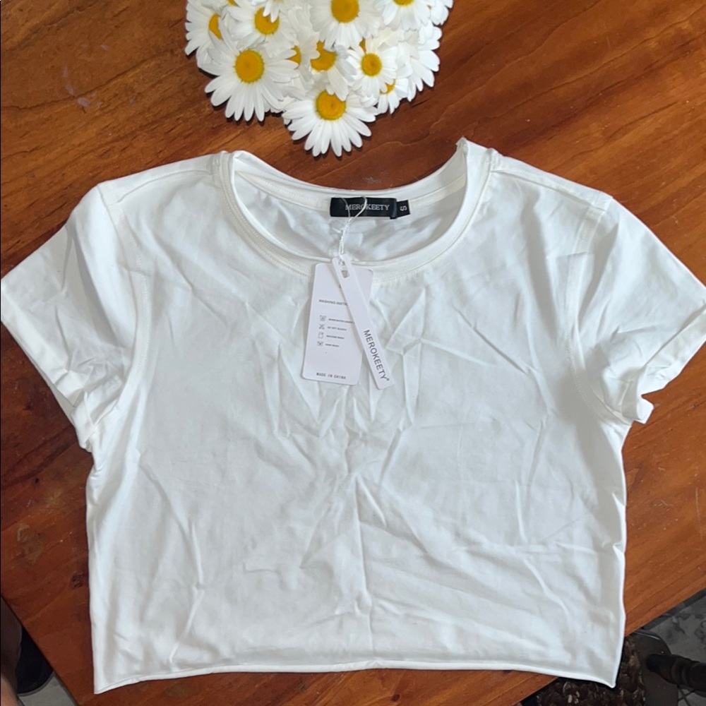 🆕 Basic White Cropped Tee
